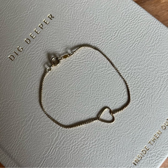 *2/$15* Vintage Emmons Gold bracelet with Heart Detail - Picture 2 of 4